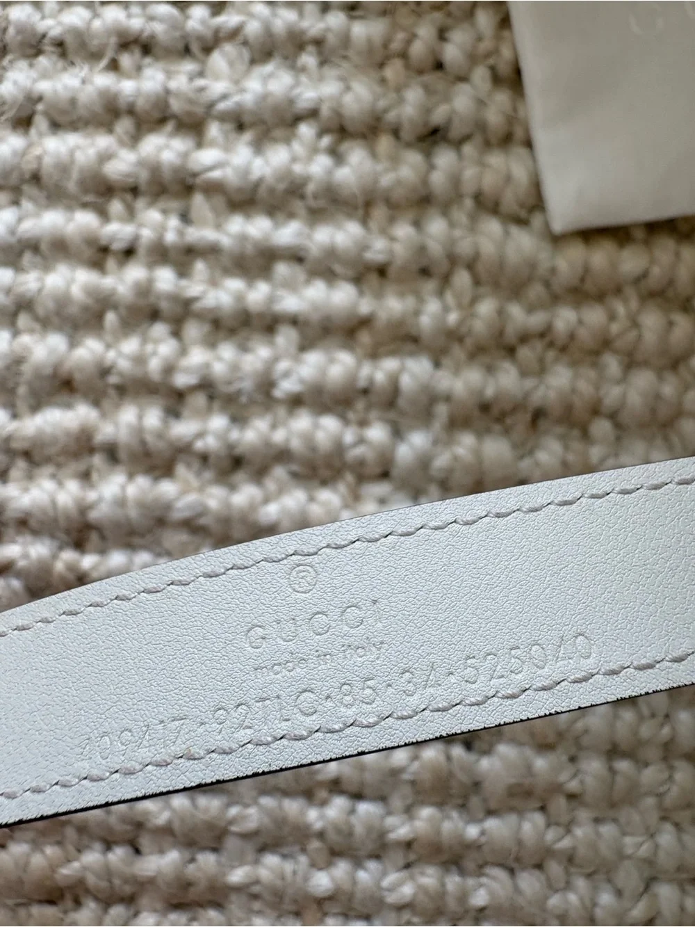 Gucci Ivory Leather Thin Belt with Gold Double G Buckle. Size 85